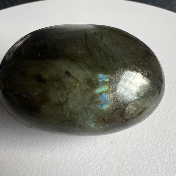 Labradorite Crystal Round Palmstone (5) - Picture 4 of 9